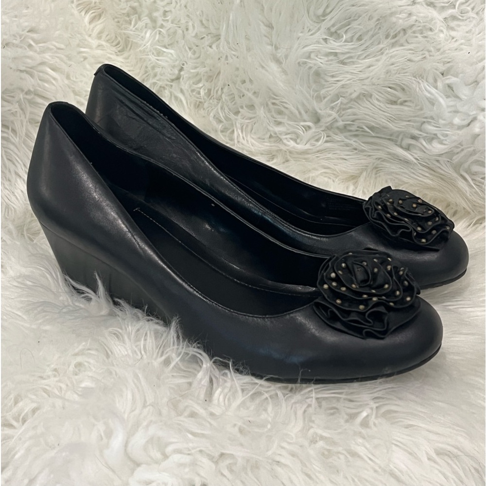BCBG generation black wedges with flower detail